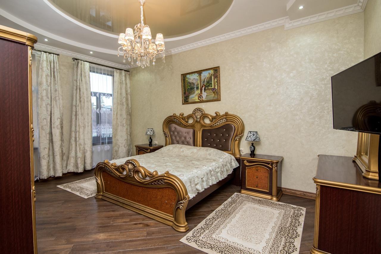 Panskiy Dvir Chernivtsi Exterior photo